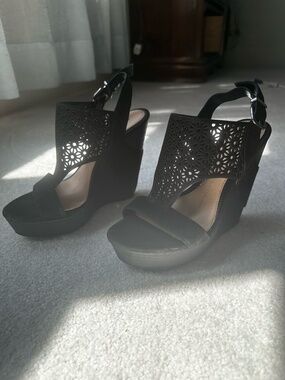 Gianni Bini 'Raelyn' 5" wedge heels